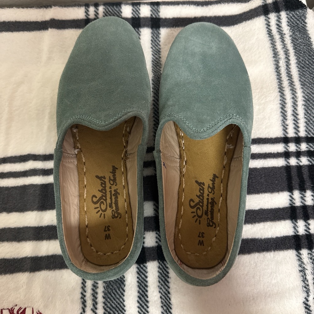 Rare green Sabah, size 37 women’s